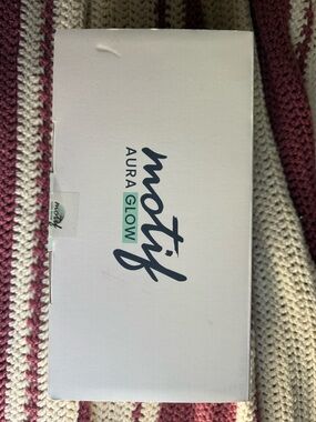 Motif Aura Glow - White with Teal Accent